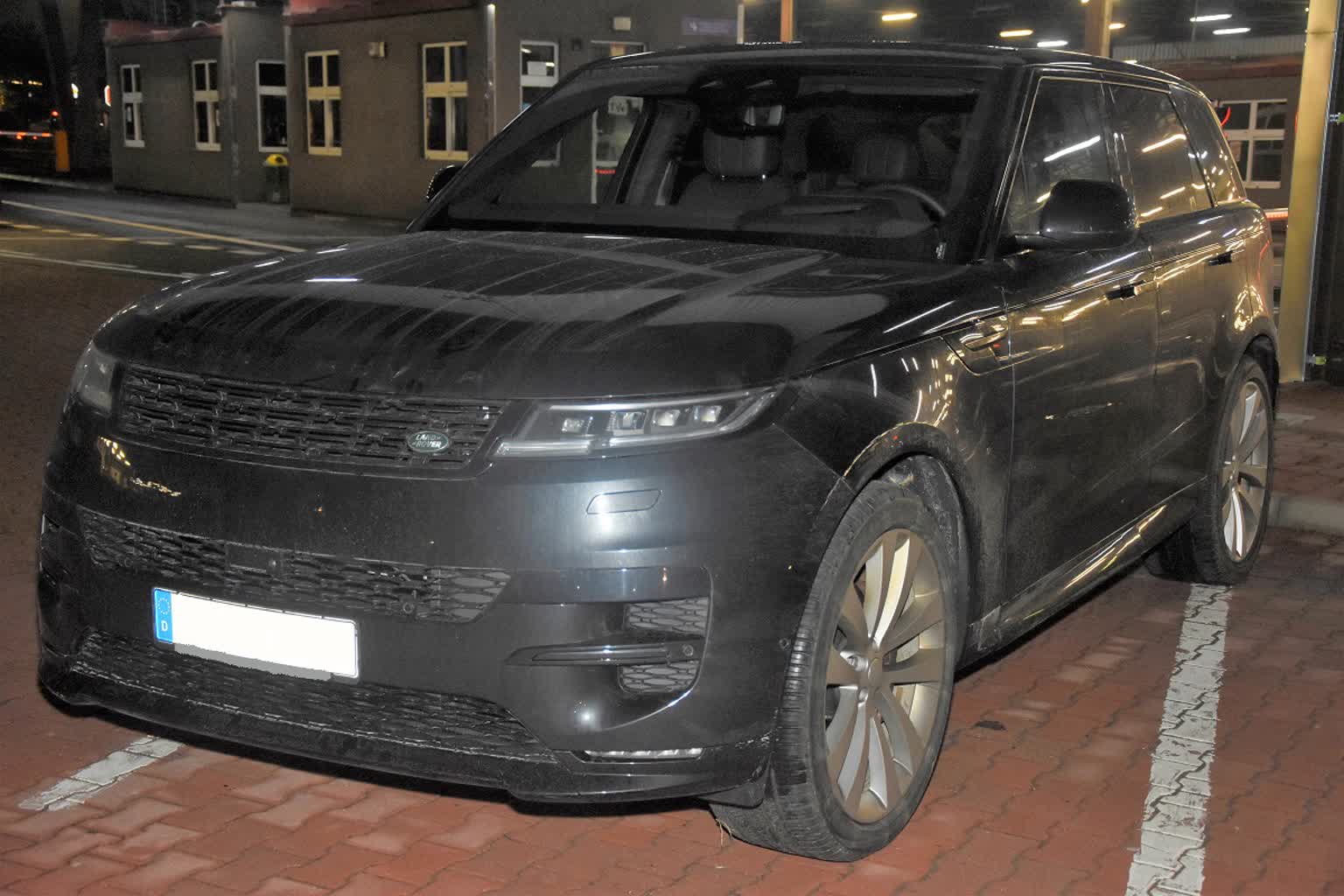 Kolejny sukces mundurowych. Kradzione luksusowe auto zatrzymane na granicy 2 12-280943_g.jpg