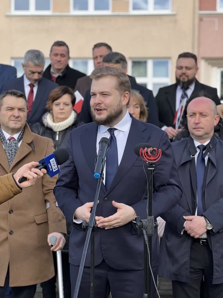 Janów Lubelski: PiS zaprezentował kandydatów w wyborach samorządowych 2 426721524_774309577888251_8097834833777238289_n.jpg