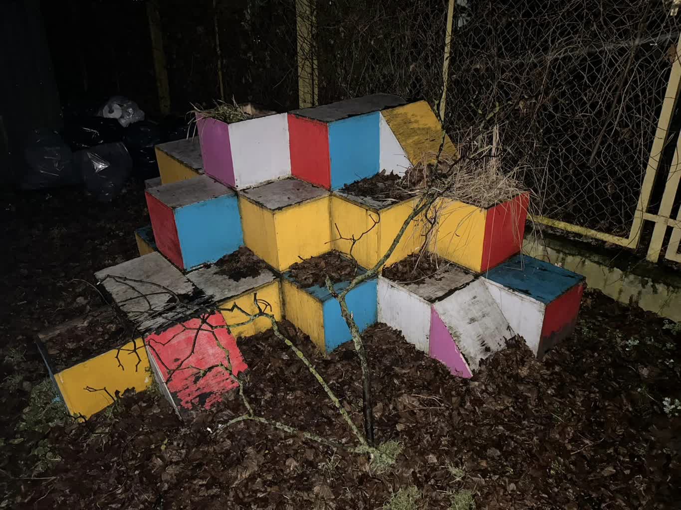 "Dzieci uwielbiały tę rzeźbę". Jaki los czeka instalację artystyczną? 2 428612412_7162059953830752_5797068918007052907_n-2024-02-22-102527.jpg