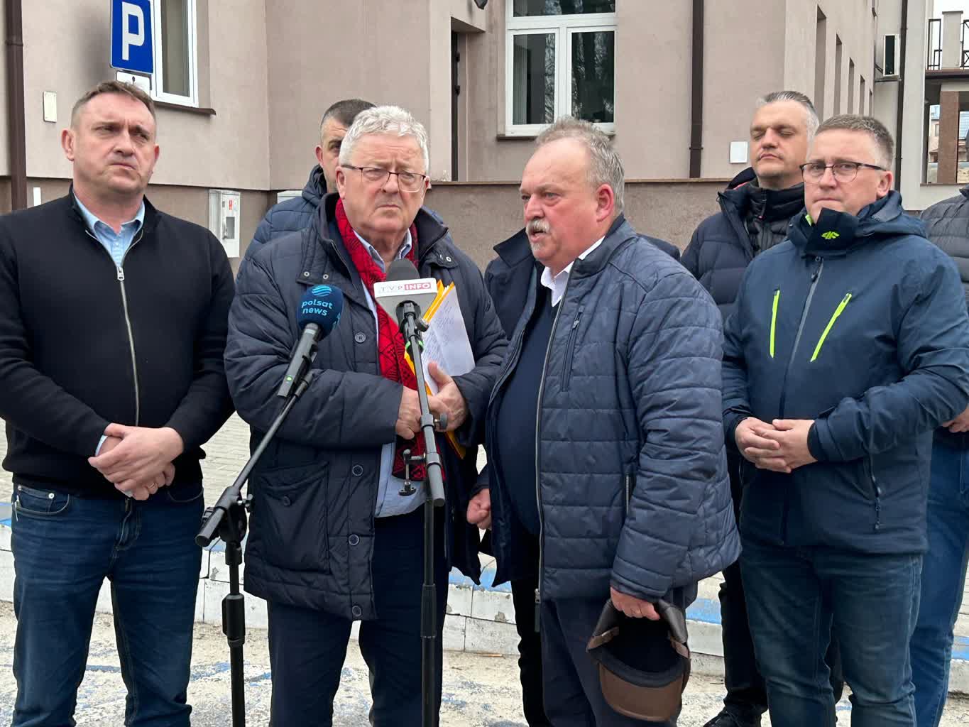 „Będziemy walczyć do końca”. Rolnicy sceptyczni wobec brukselskiej misji ministra 2 minister_2_2-2024-02-25-010929.jpg