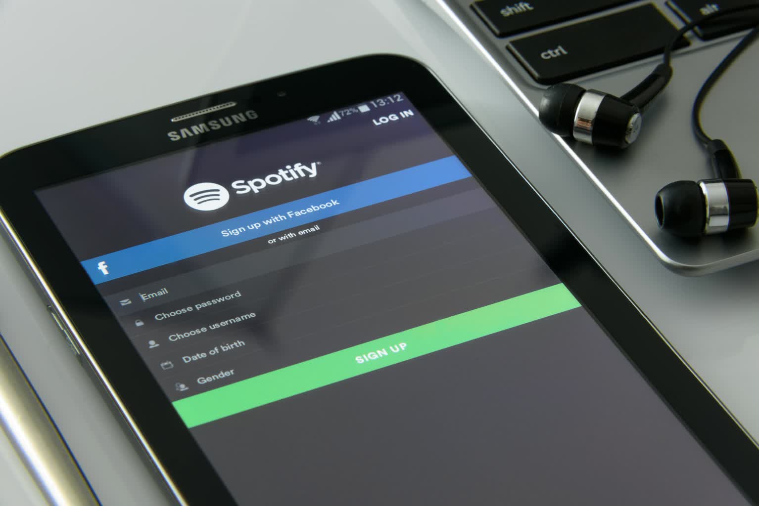 Oszuści podszywają się pod Spotify. NASK ostrzega 2 pexels-photomix-company-218686.jpg