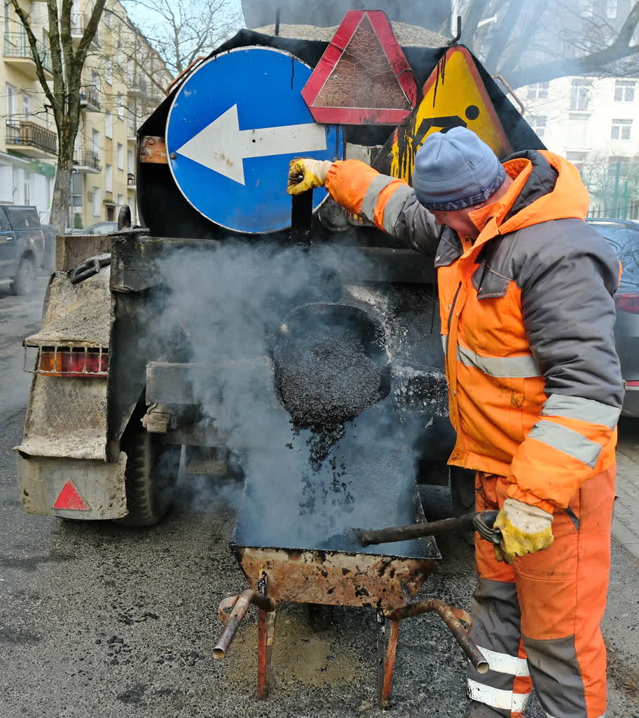 Lubelskie ulice wymagają naprawy. Ruszyły prace 2 Ruszają pozimowe naprawy dróg_2.JPG
