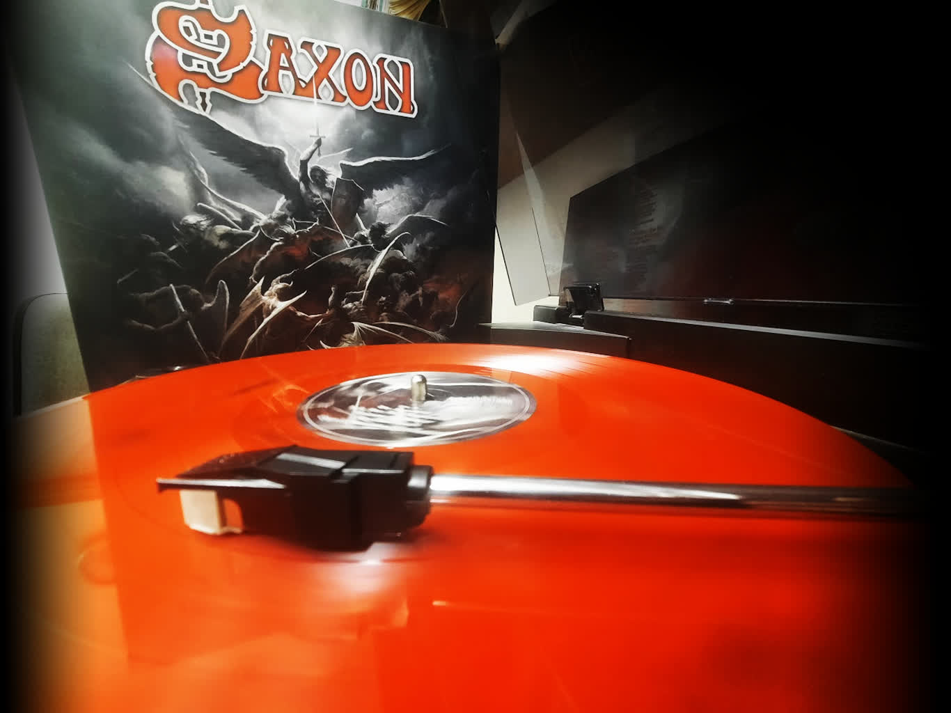 Droga na szafot wiedzie przez Roswell - Nigel Glockler z Saxon specjalnie dla Radia Lublin 3 saxon-hellire-winyl.jpg