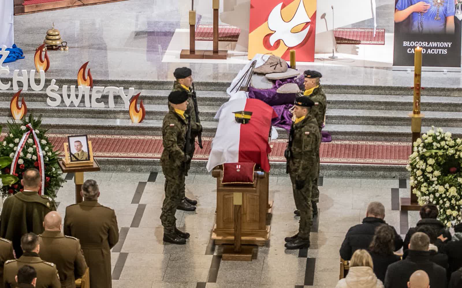 Uroczyste pożegnanie tragicznie zmarłego żołnierza 2 431177891_814723944033125_3488642931053055125_n.jpg