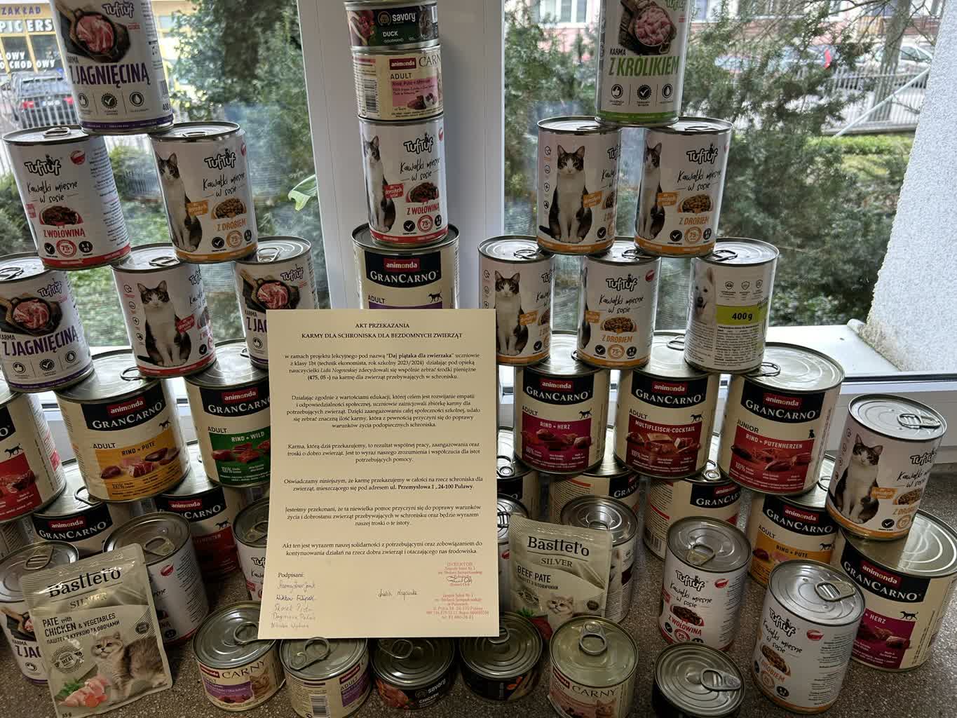 „Daj piątaka dla zwierzaka". Puławscy uczniowie pomogli schronisku 3 432330246_907548994707240_1383944984382941066_n.jpg