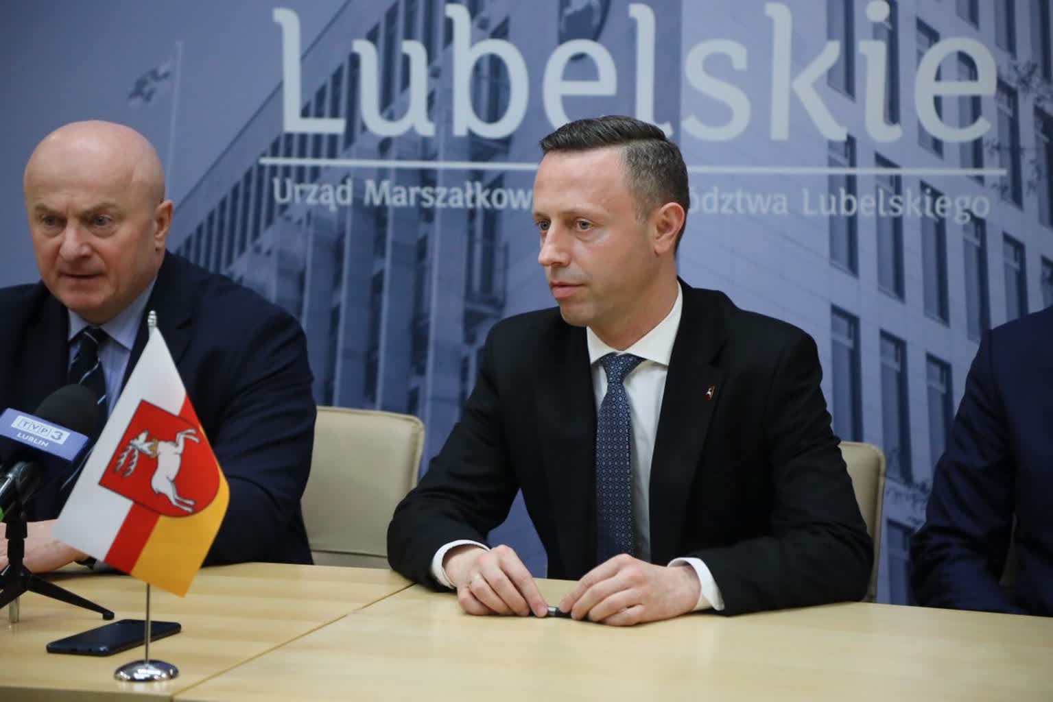 Miliony złotych na lokalne drogi. Kolejne umowy podpisane 3 pm_UMOWA-060324-011.jpg