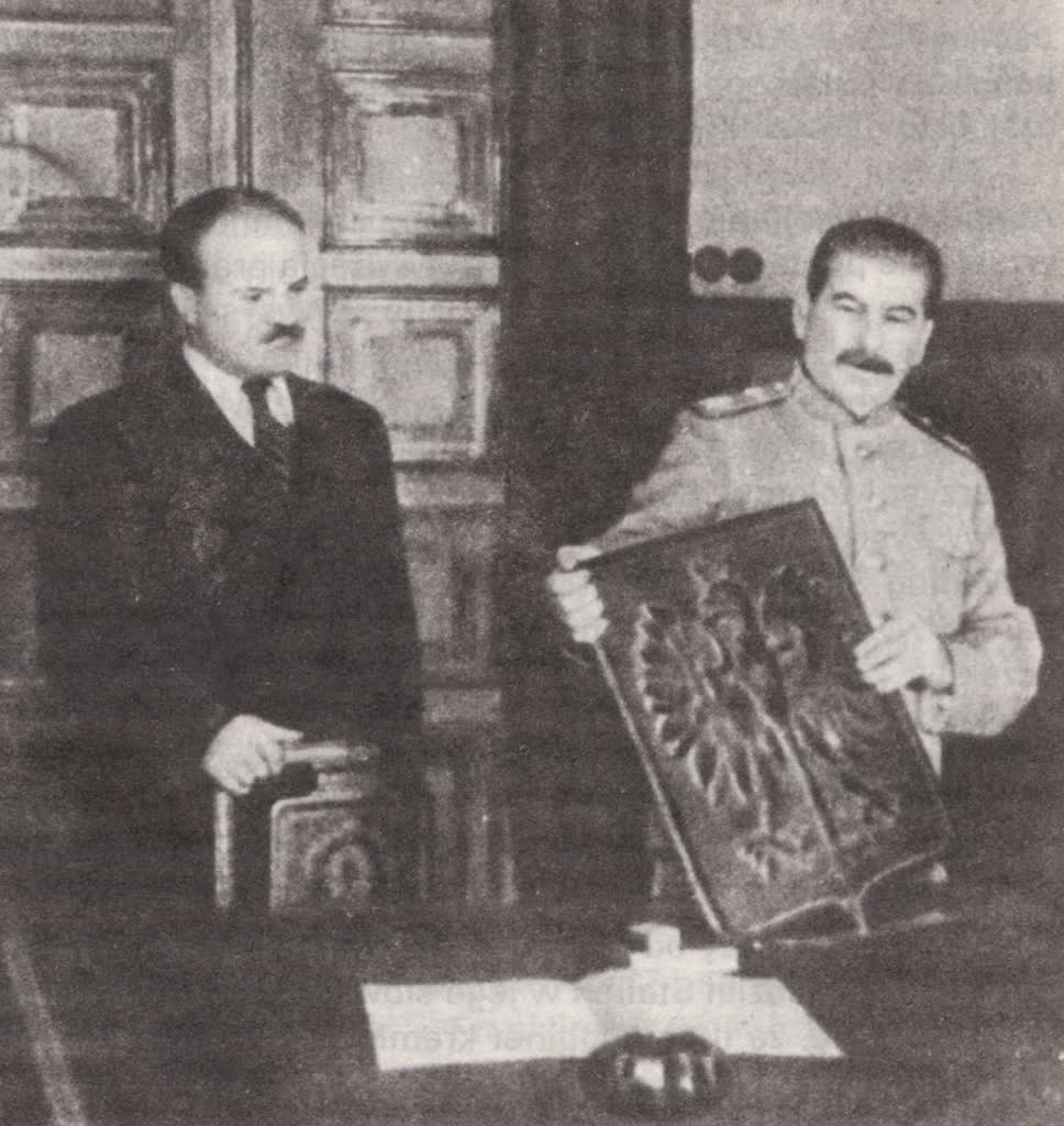 stalin presenting coat of arms of poland 15 th november 1944 2024 03 19 073743