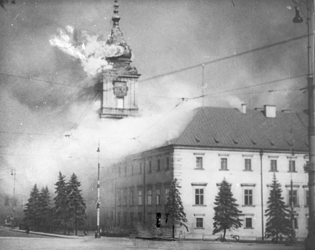 the royal castle in warsaw burning 17.09.1939 2024 03 05 084005