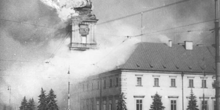 the royal castle in warsaw burning 17.09.1939 2024 03 05 084005