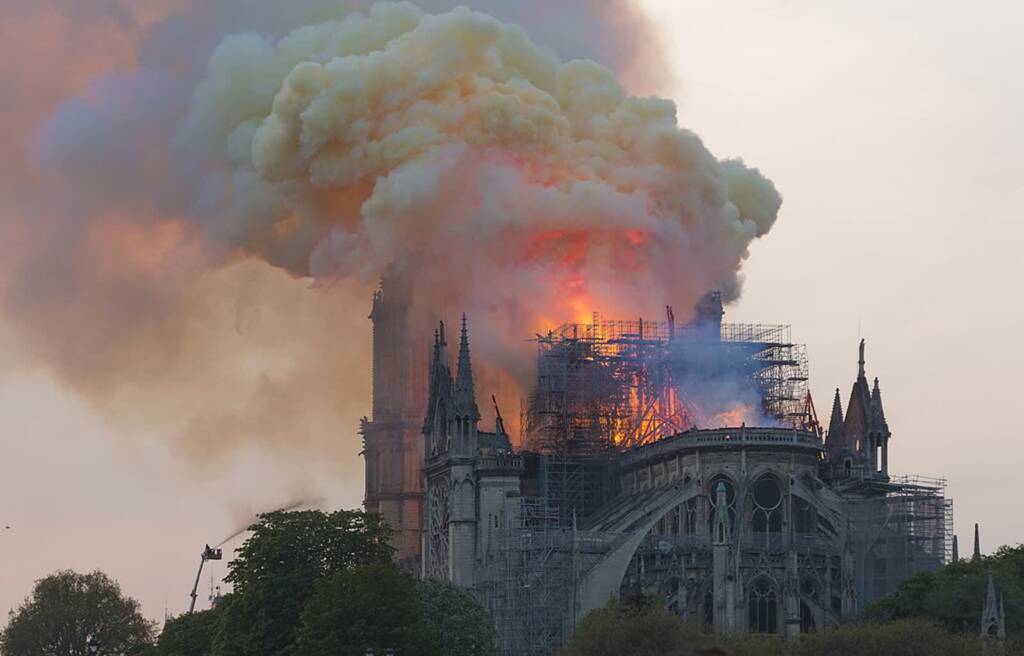 1024px notre dame en feu 20h06 2024 04 15 072339