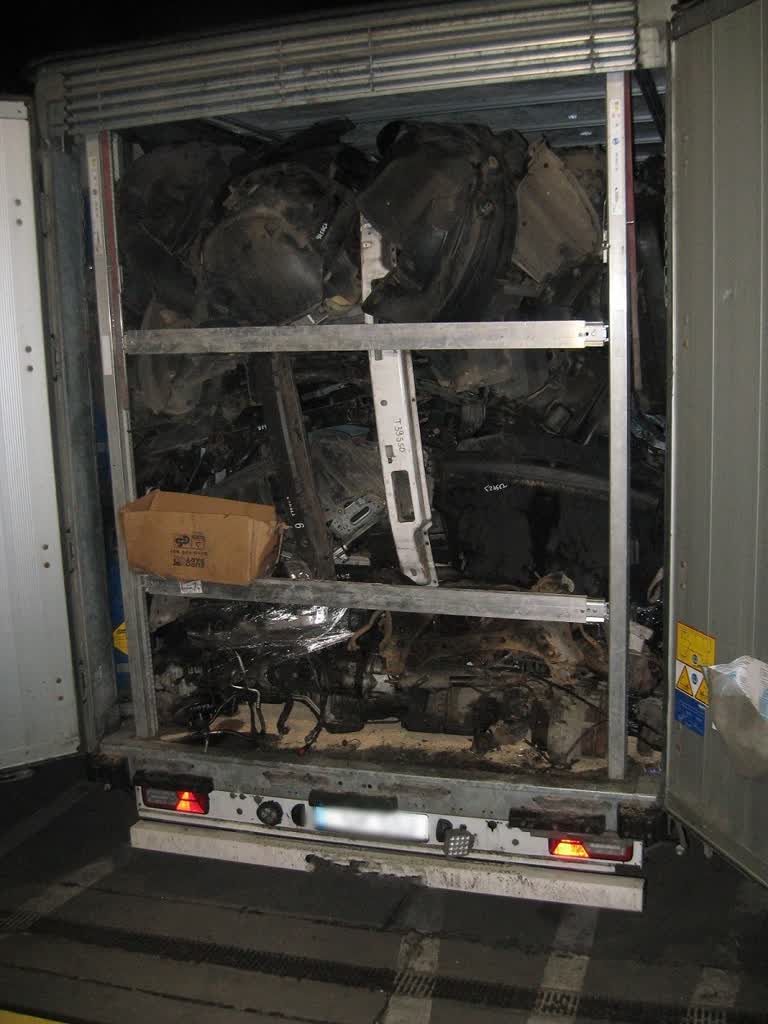 Niebezpieczne odpady zatrzymane na granicy 2 20240405_odpady12.jpg