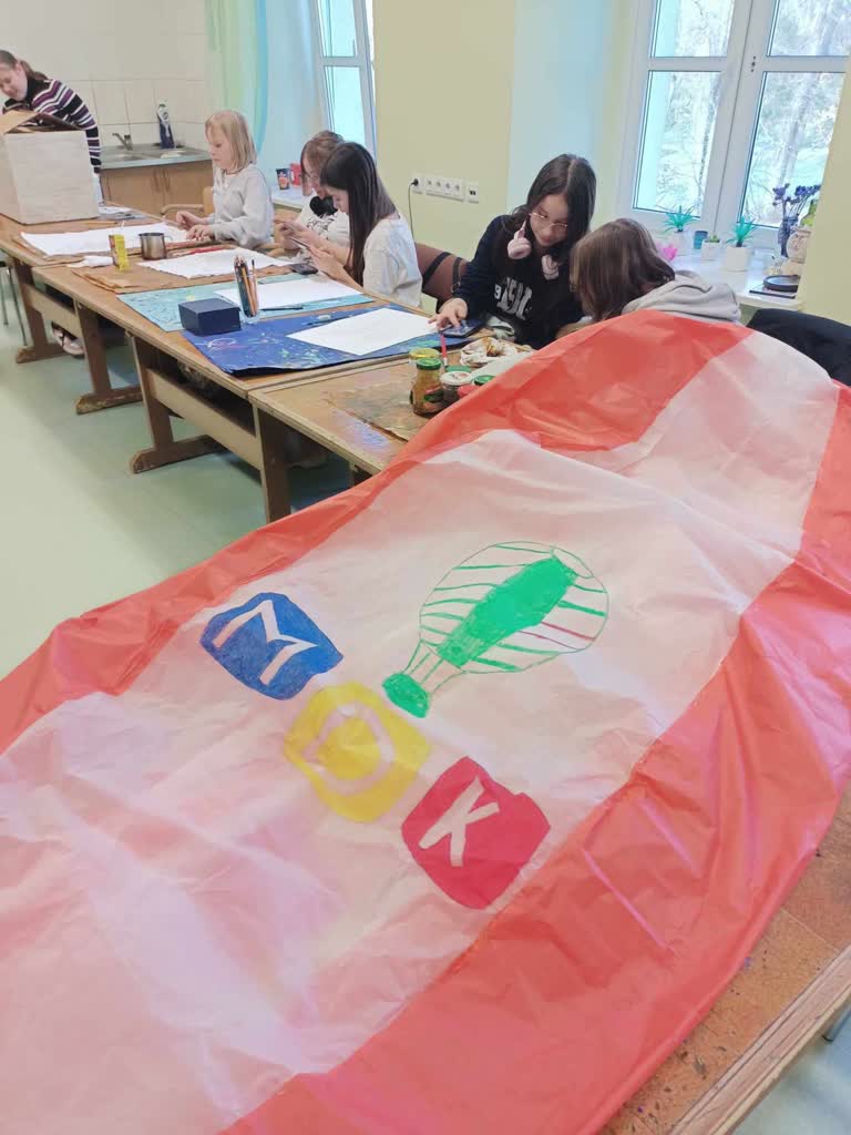 Powrót dawnej inicjatywy. Zawody modeli balonów rozgrzały rynek 2 435319111_816003520562126_3475063744942888854_n.jpg