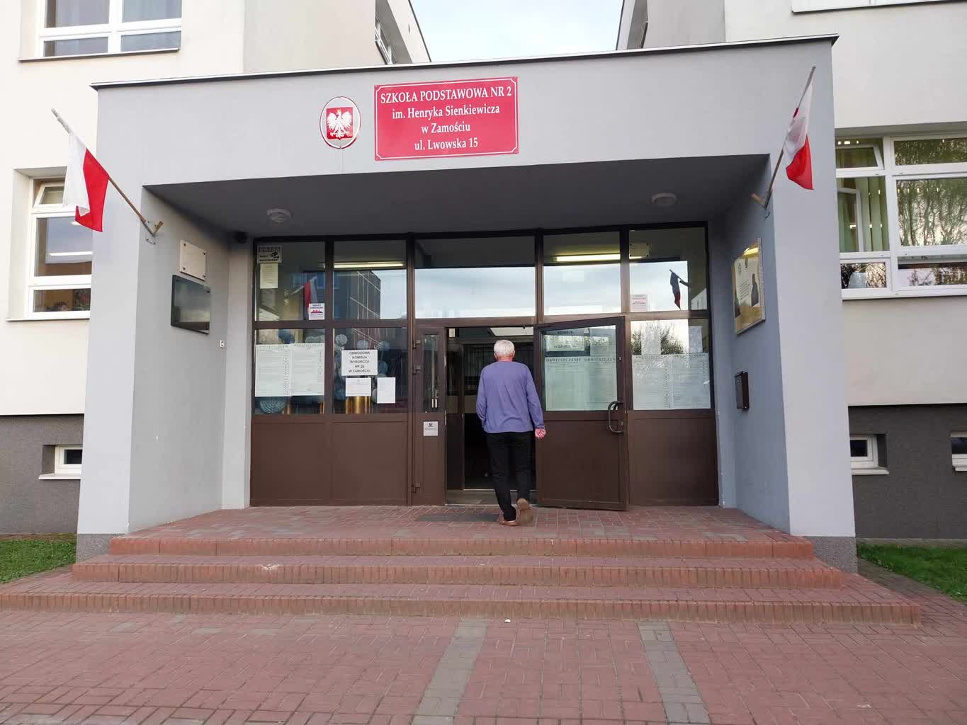 Do godziny 17.00 frekwencja w wyborach samorządowych wyniosła 39,43 proc. 4 435434708_1778343329330884_6182860628040910239_n.jpg