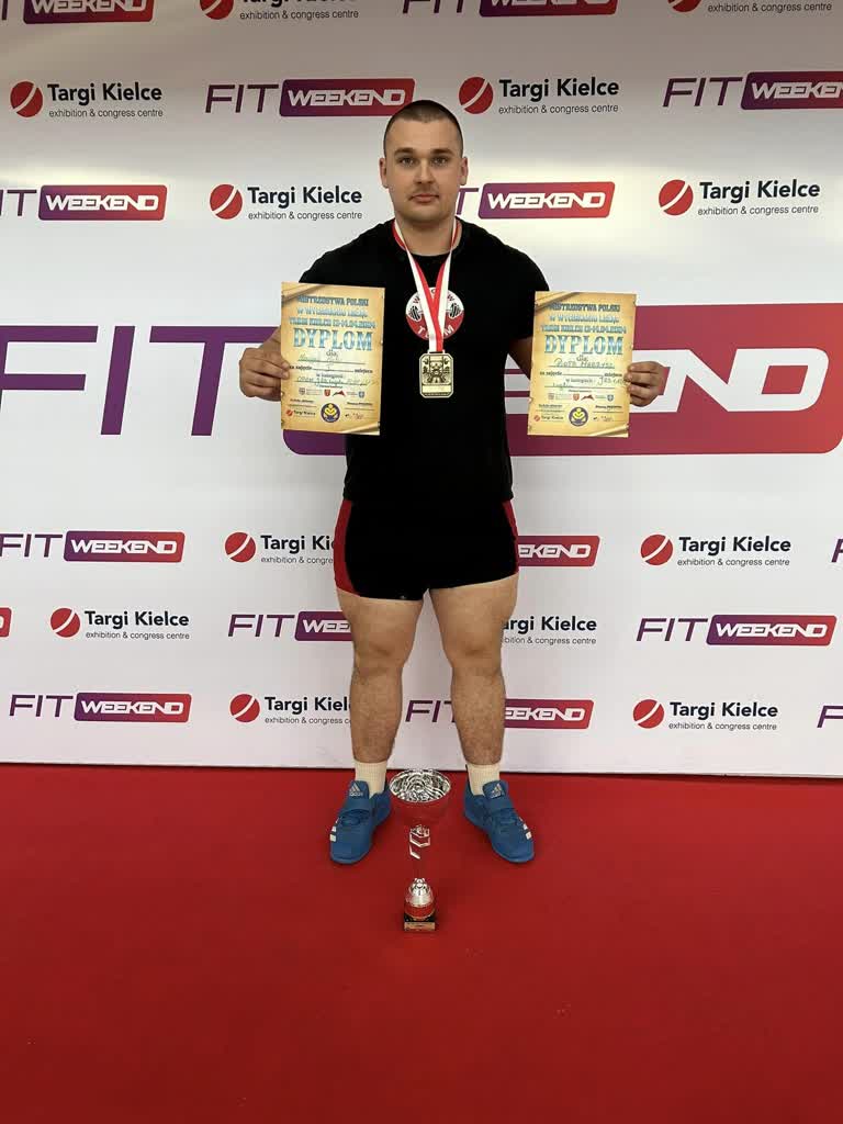Szeregowy z Dęblina mistrzem w podnoszeniu ciężarów 2 435464449_2679473775555850_7861838262505383494_n.jpg