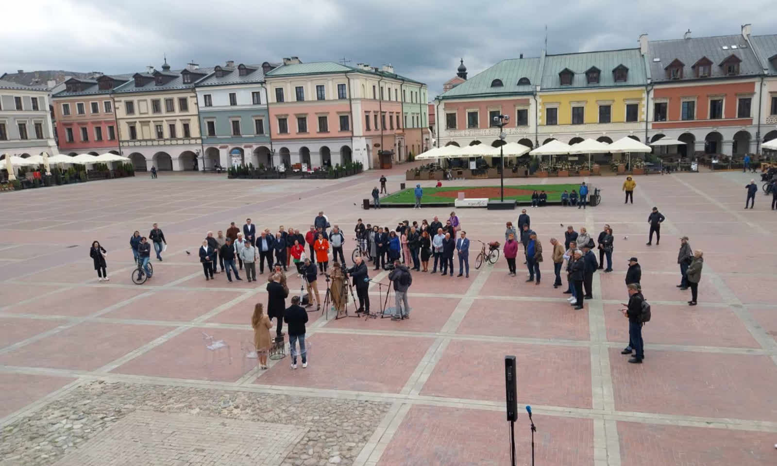 Debata bez oponenta. Prezydent Zamościa spotkał się z mieszkańcami 2 435779664_1777917282718187_9222390767996335545_n.jpg