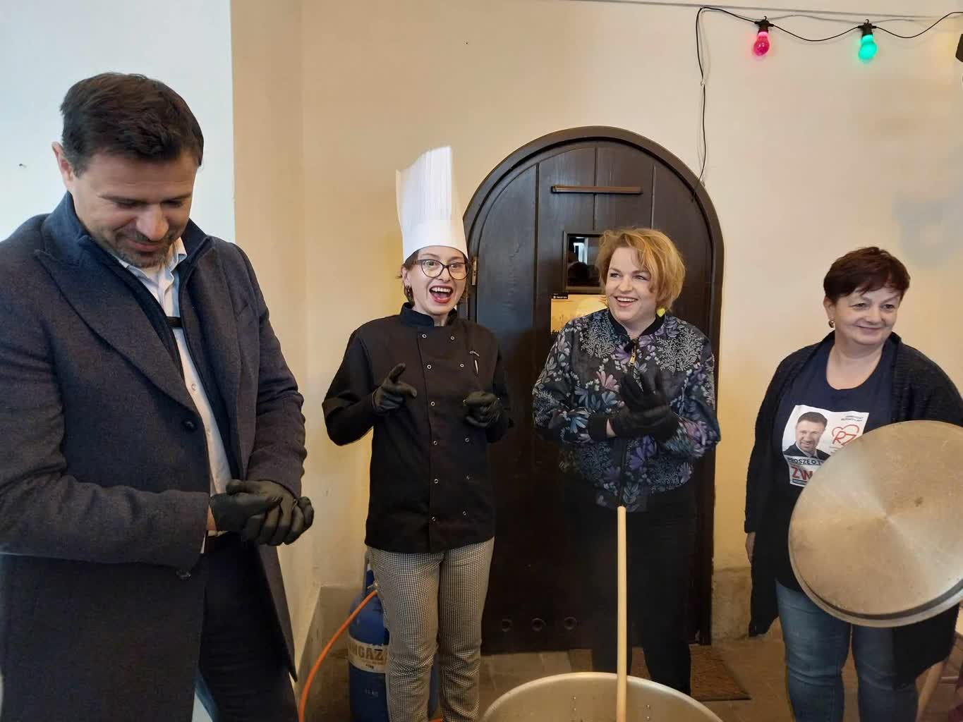 Zmiany w organizacji imprez na Rynku Wielkim? Kandydat na prezydenta zapowiada 2 436355581_806209830913053_8240476298826215382_n.jpg