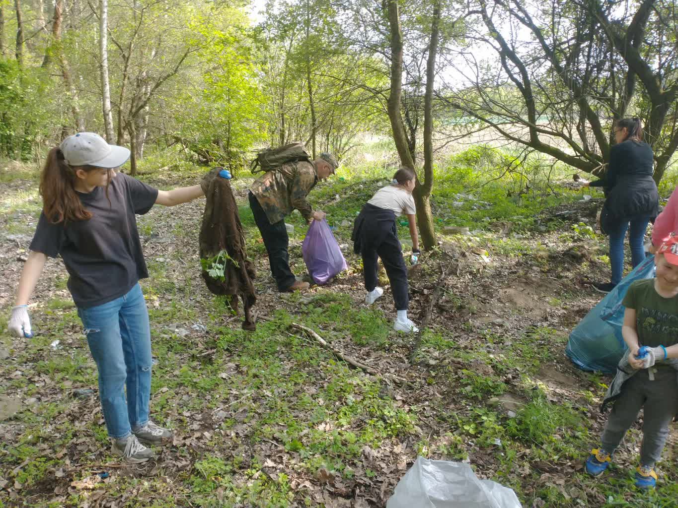 Sprzątanie i integracja. W tej gminie śmieci nie mają szans 2 437529048_407826298548620_9151121443012229027_n.jpg