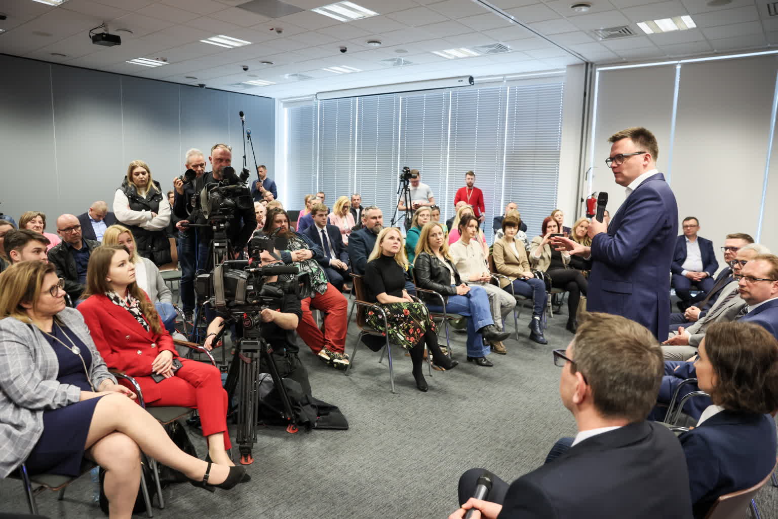 "To nie jest plebiscyt popularności". Szymon Hołownia w Puławach o roli wyborów 2 mid-24405336.jpg