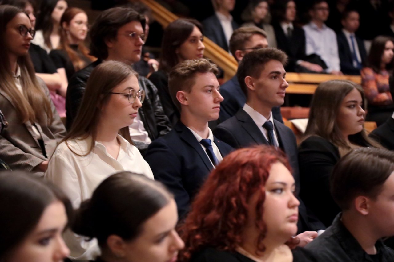 Maturzyści kończą rok szkolny. 7 maja podejdą do pierwszego egzaminu 2 pm_9LO-280423-021.jpg