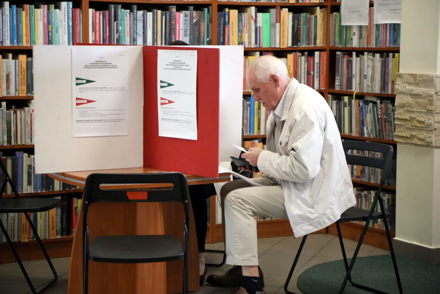 Lokale wyborcze zamknięte o czasie, trwa liczenie głosów 2 pm_LUBLIN-070424-010.jpg