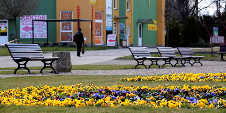 2020-04-04T15:21:49:32 ,  Fot. Piotr Michalski  2020.04.04. PULAWY . MIASTO PODCZAS EPIDEMIA WIRUS SARS-COV-2 , COVID-19 .
FOT. PIOTR MICHALSKI