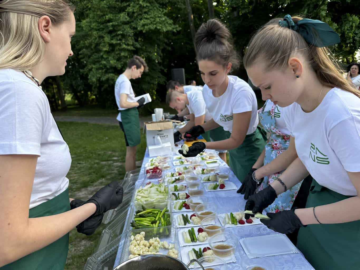 Rodzinny piknik i ciekawe spotkania. Mikołaj Rej "żegna się" z Siennicą Różaną 2 443818556_122111878022316298_21326372650394496_n.jpg