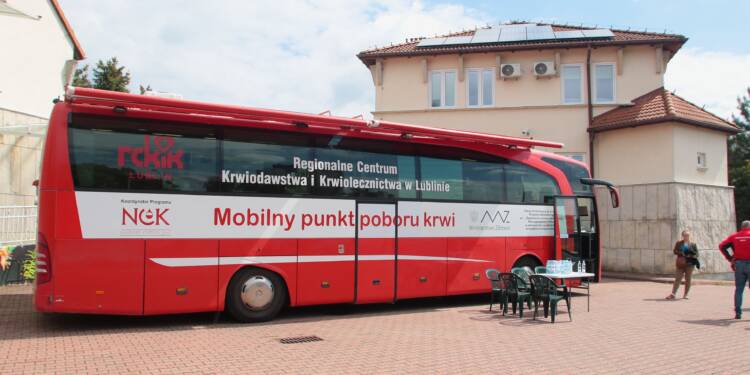 2022.05.14. LUBLIN . AKCJA POBORU KRWI PRZED DOM MLODZIEZY SOS . FOT. PIOTR MICHALSKI