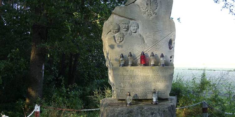 1024px 2 belzec. pomnik polakow ofiar mordu pasazerow pociagu belzec lwow przez bandy upa 16.06.1944 2024 06 16 073856