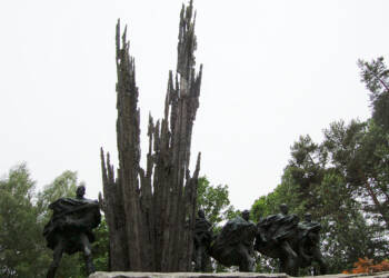 1280px porytowe wzgorze pomnik 06 06 2009 2024 06 16 085435