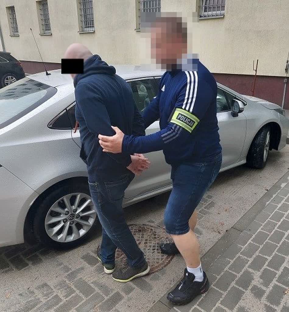 Trzymał w domu mnóstwo narkotyków. Teraz ma zakaz opuszczania kraju 2 343-243546.jpg