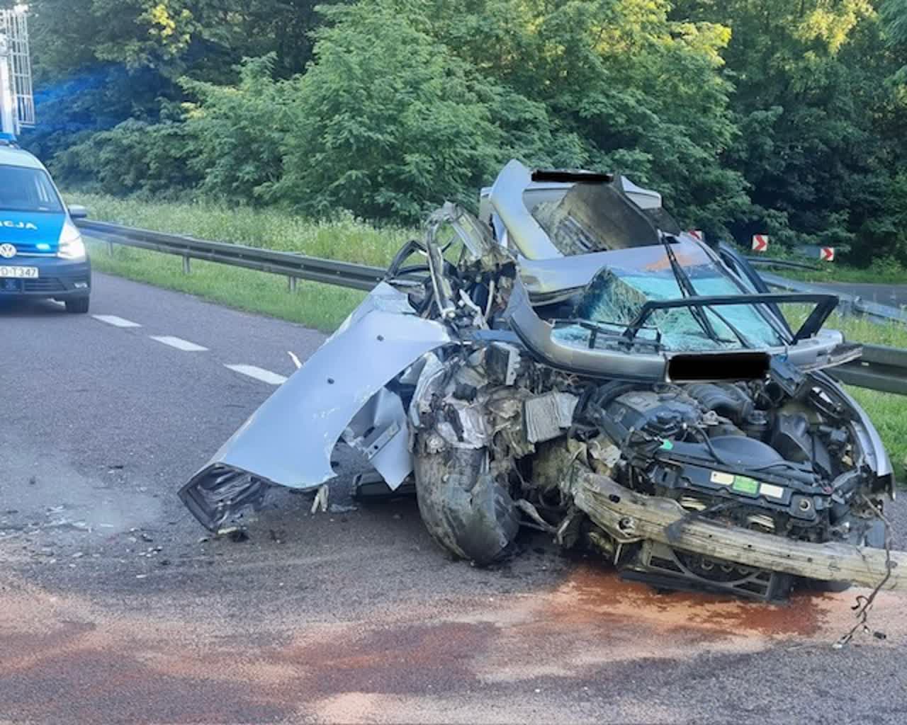 Uderzył autem w tył TIR-a. Prawdopodobnie zasnął w czasie jazdy 2 359-243918.jpg