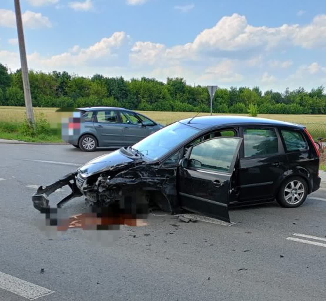 Wypadek z udziałem karetki pogotowia. Trwa akcja ratunkowa 2 448147814_762370322733018_9083496029469085117_n.jpg