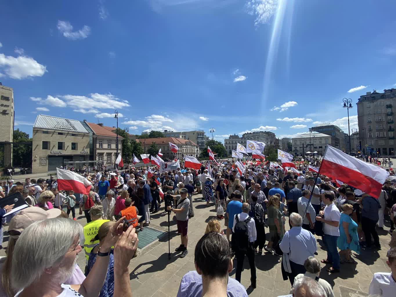 Marsz dla Życia i Rodziny przeszedł ulicami Warszawy 2 448401927_889643343206788_5053705292770213940_n.jpg