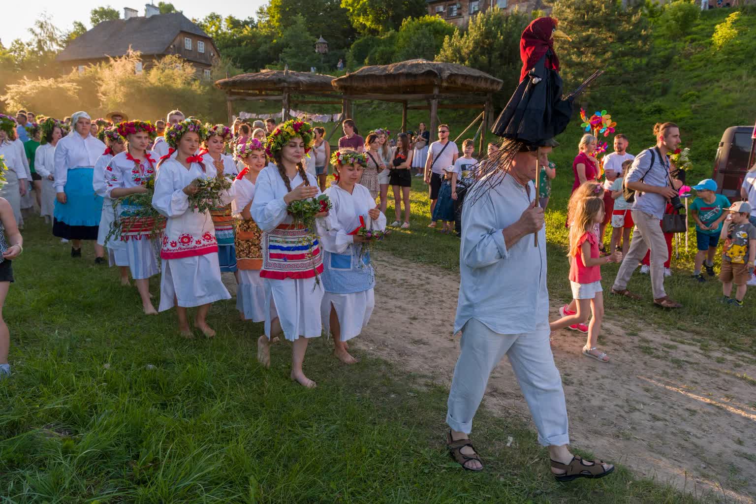 Klimat jak za dawnych lat. Gdzie w regionie obchodzimy Noc Świętojańską? 3 448815298_870312325130843_6560510394007393100_n.jpg