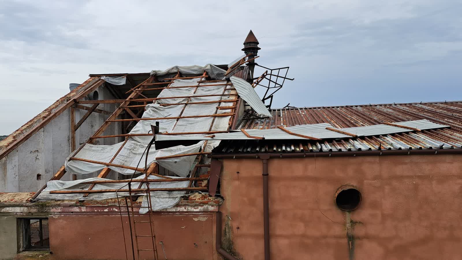 Lubelscy strażacy podsumowali burzową sobotę. Setki interwencji 2 448915936_790404339882040_2900359016164584666_n.jpg