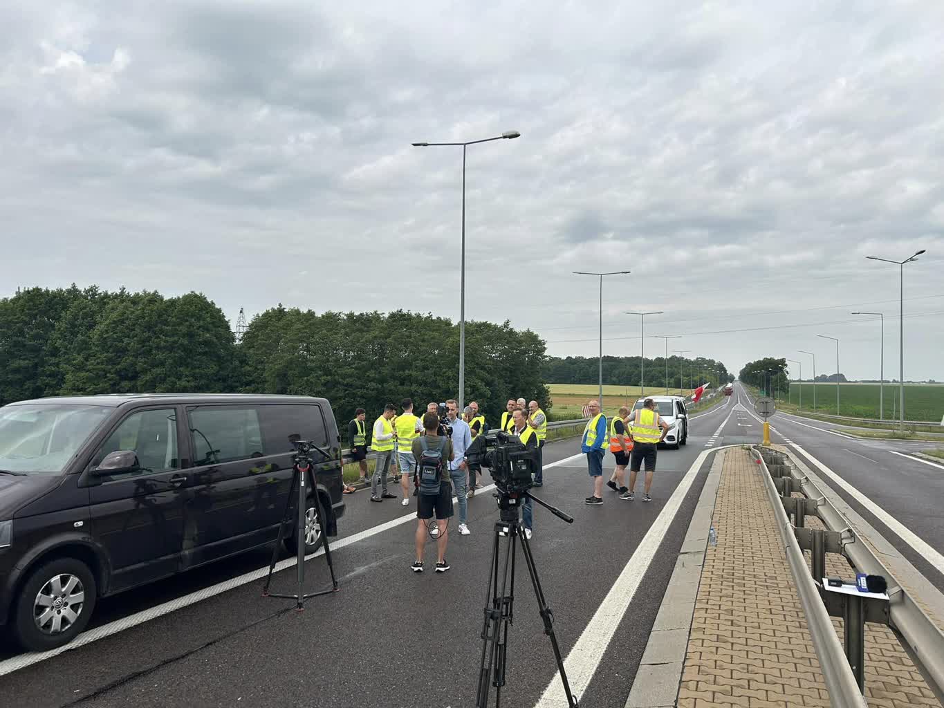Przewoźnicy protestują w Międzyrzecu Podlaskim. Utrudnienia na drogach 3 448921481_855138866426558_6428337610186975104_n.jpg
