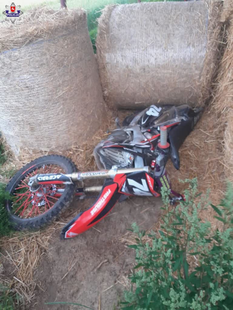Śmiertelny wypadek na "znikającym" motocyklu. 25-latek zginął na miejscu 3 68-244420.jpg