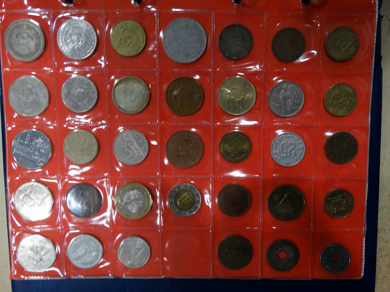 Przewoziła w klaserze historyczne monety. Celnicy udaremnili przemyt 2 article (1).png