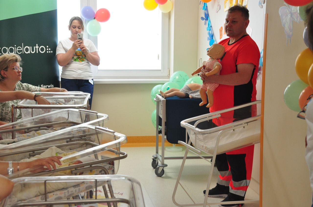 Pierwsza pomoc dla noworodków i niemowlaków. Dzień Dziecka w lubartowskim szpitalu 2 DSC_0341.JPG