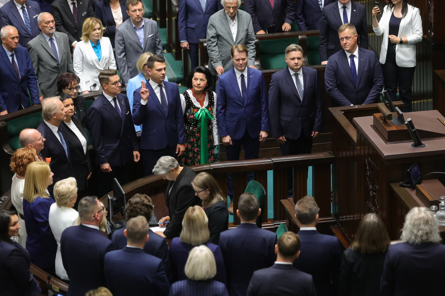 Bożena Lisowska złożyła ślubowanie poselskie 2 mid-24626134.jpg