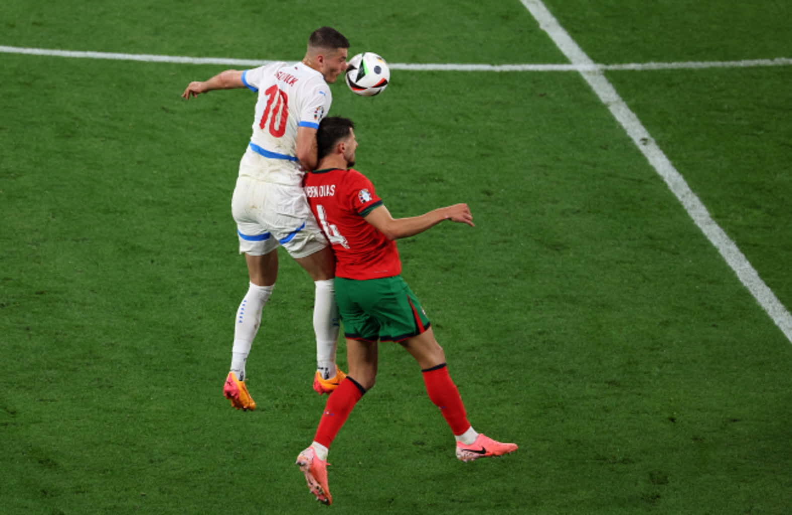 Mistrzostwa Europy w piłce nożnej: Portugalia wygrała z Czechami 2 net-epa11421008.jpg