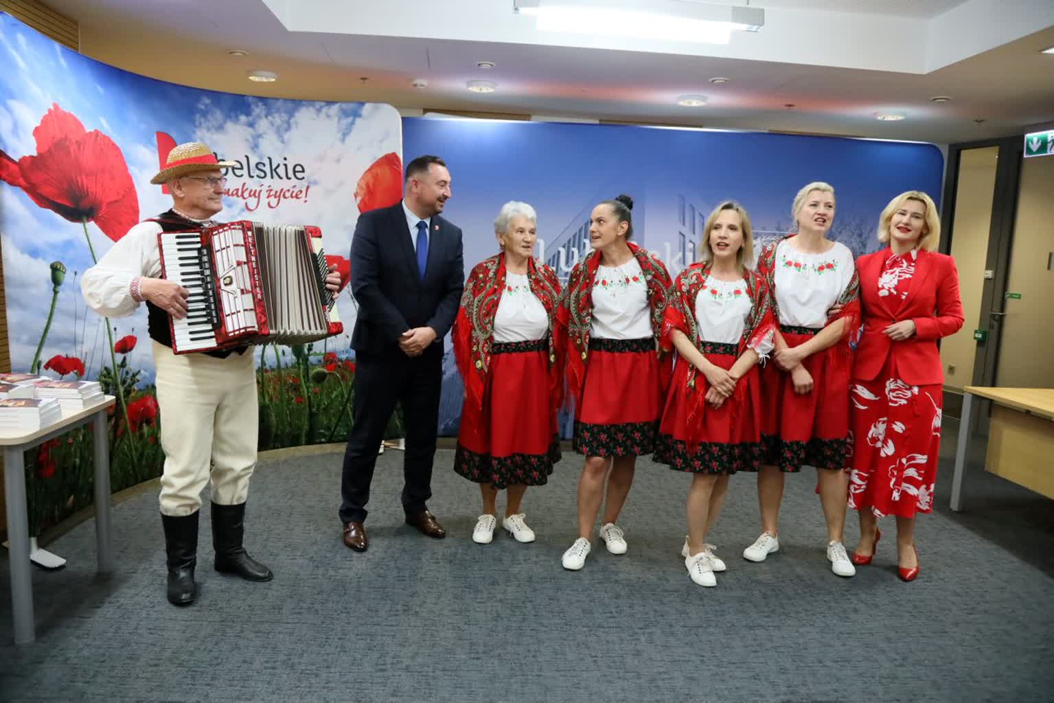 Koła Gospodyń Wiejskich walczą o prestiżową nagrodę 2 pm_GOSPODYNIE-070624-022.jpg