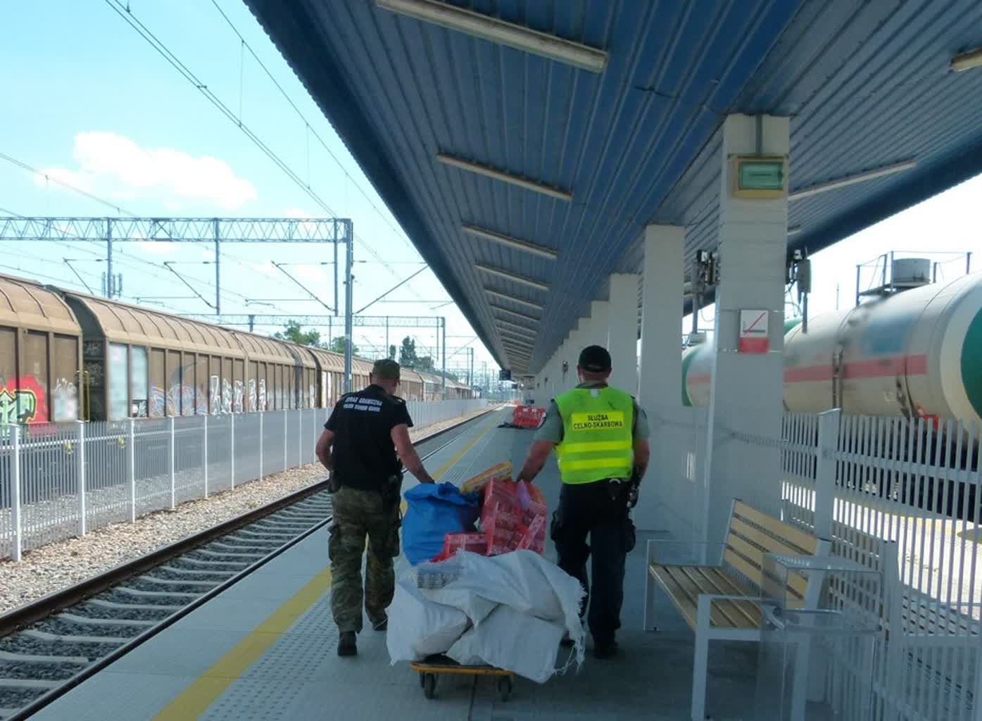 Terespol: udaremniono przemyt papierosów 2 zdj1.jpg