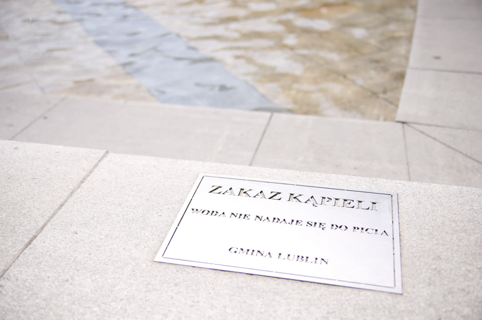 Kąpiele w miejskich fontannach niebezpieczne dla zdrowia. Czym grożą? 3 20240716115333__mg_7990.jpg