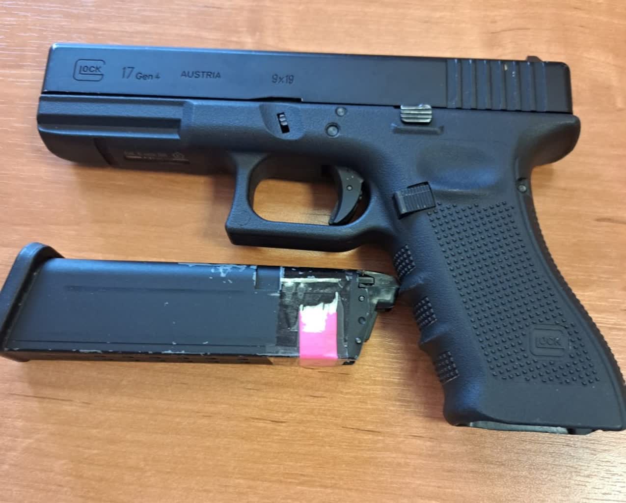 W sejfie miał narkotyki i cudzy dowód. Grozi mu długoletnie więzienie 2 350-245819.jpg