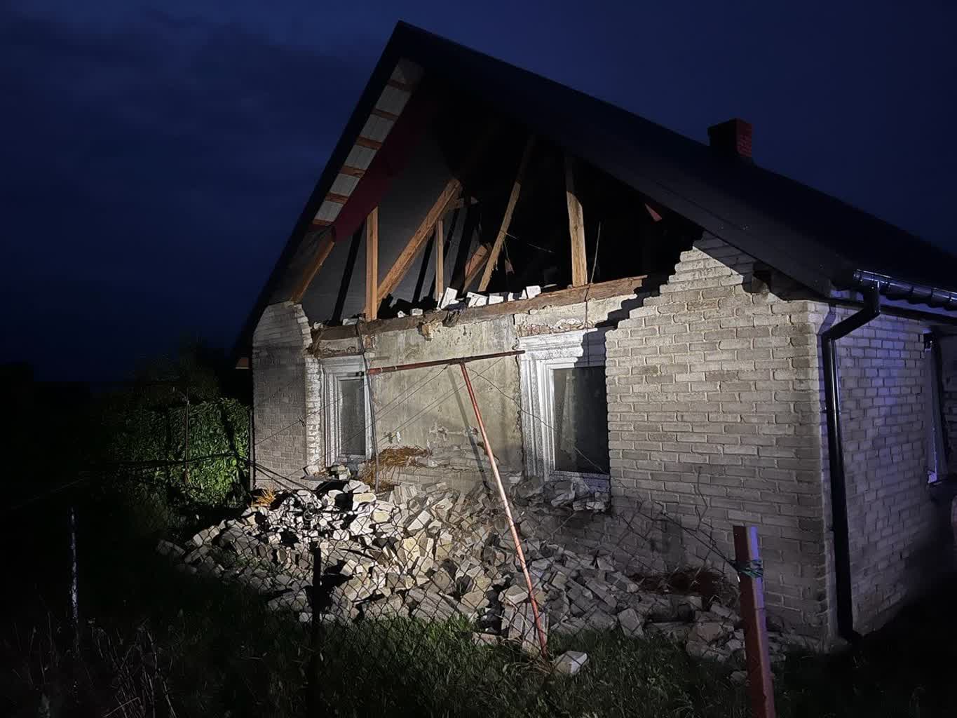 Wyrwane drzewa i uszkodzone dachy. Gmina Nowodwór usuwa skutki burzy 3 451486292_796391759343219_973942896049123927_n.jpg