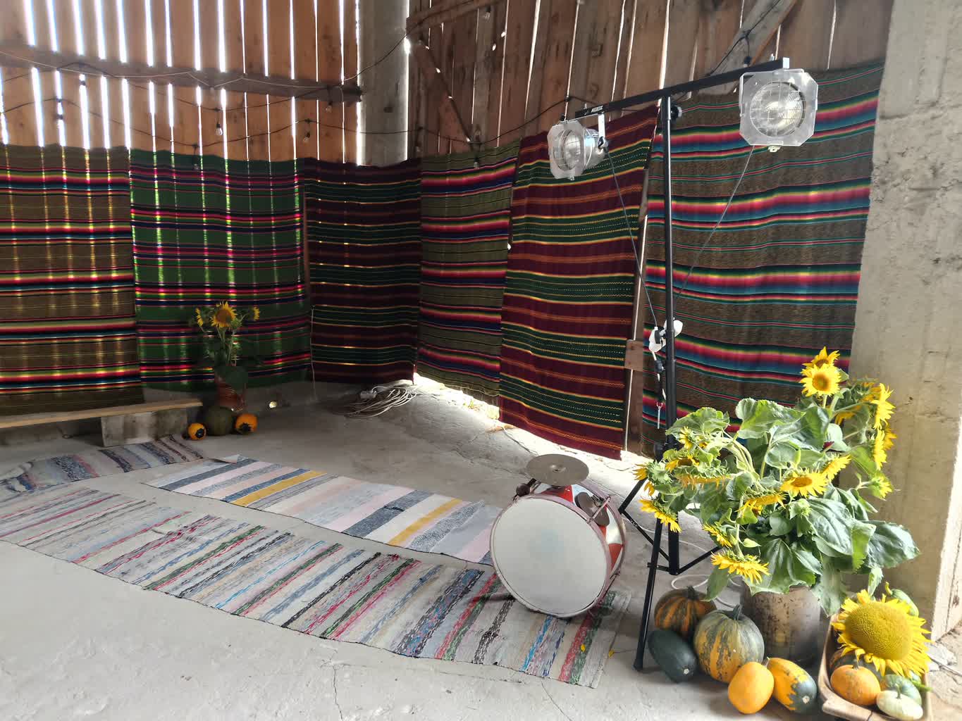 Potańcówka w stodole i biesiada. W Zakalinkach wiedzą co to zabawa! 3 452992684_122129800646310791_1937349777345654067_n.jpg