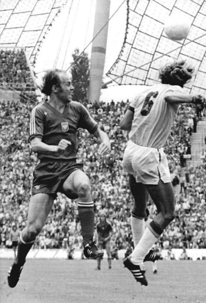 50 lat od historycznego sukcesu polskich piłkarzy 2 Bundesarchiv_Bild_183-N0706-0040,_Fußball-WM,_VR_Polen_-_Brasilien_1-0.jpg