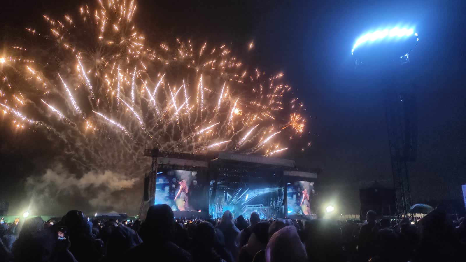 4 dni muzycznej radości - relacja z Open'er Festival 24 5 Finał koncertu Duy Lipy