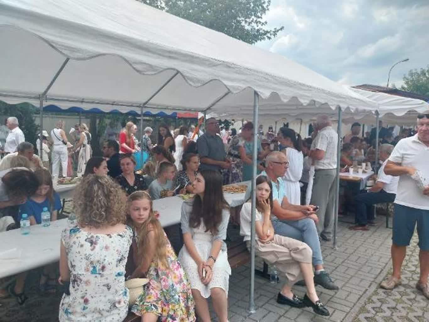 Jest nieduża, ale zintegrowana. Bialska parafia ma już 20 lat 3 indeks2.jpg